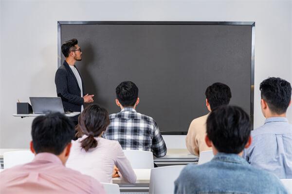 商学院EMBA项目特点