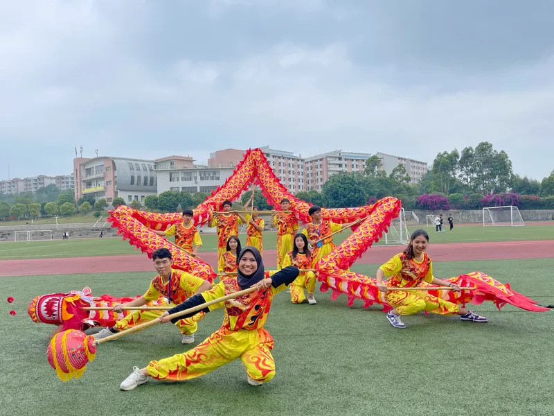 泰国格乐大学研学团抵达兴义民族师范学院，开启“康养胜地 人文兴义”研学之旅